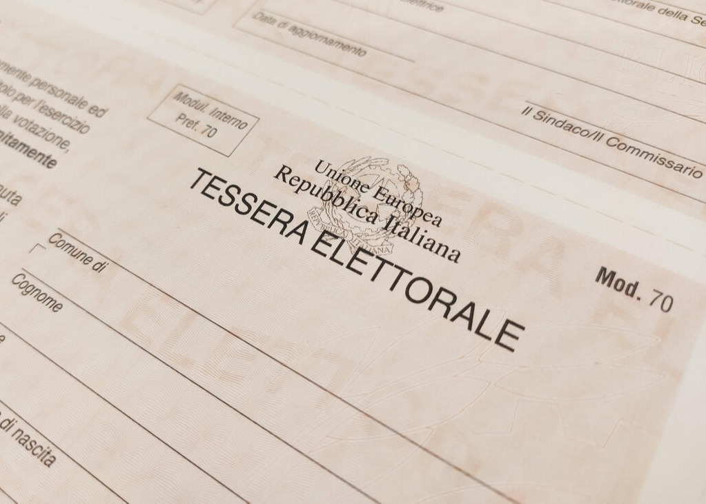 Consegna delle tessere elettorali