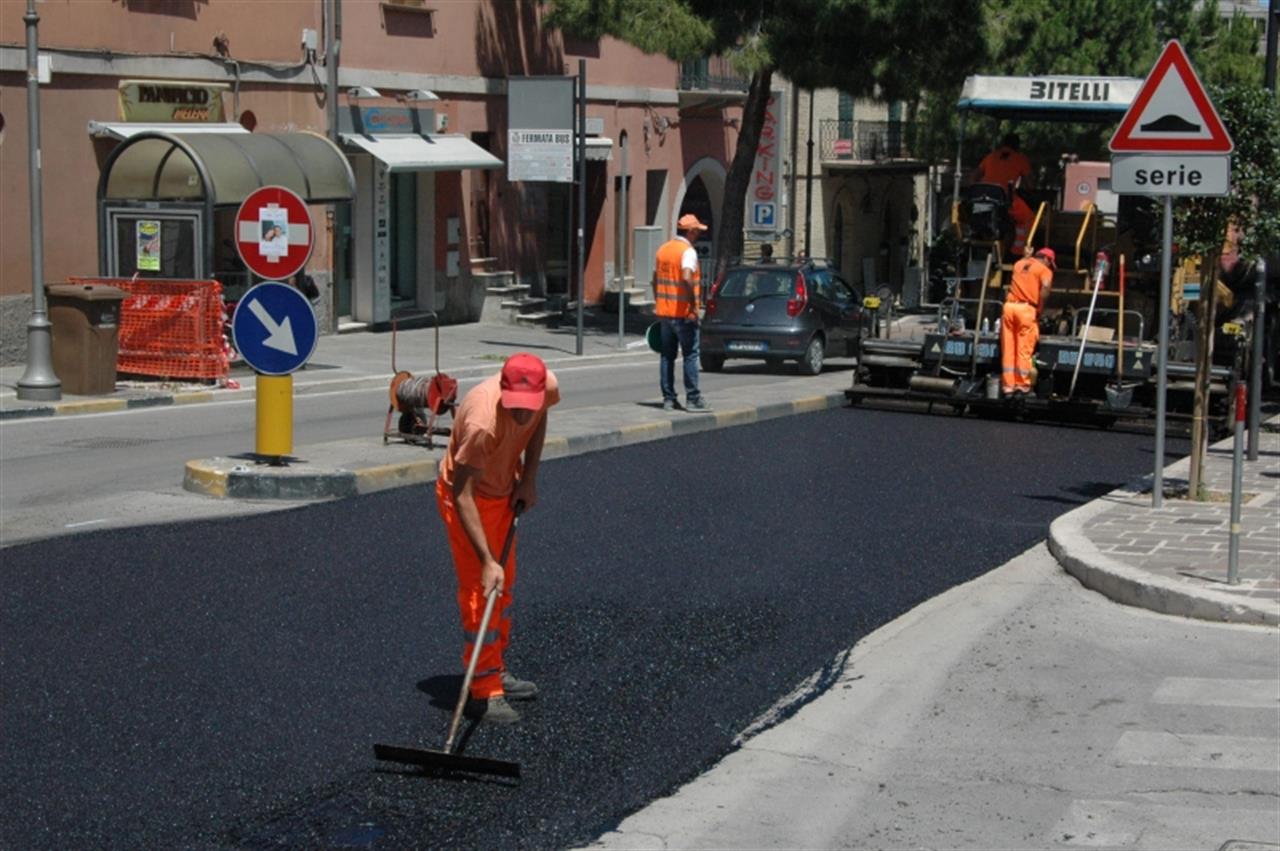 lavori di ripristino manto stradale